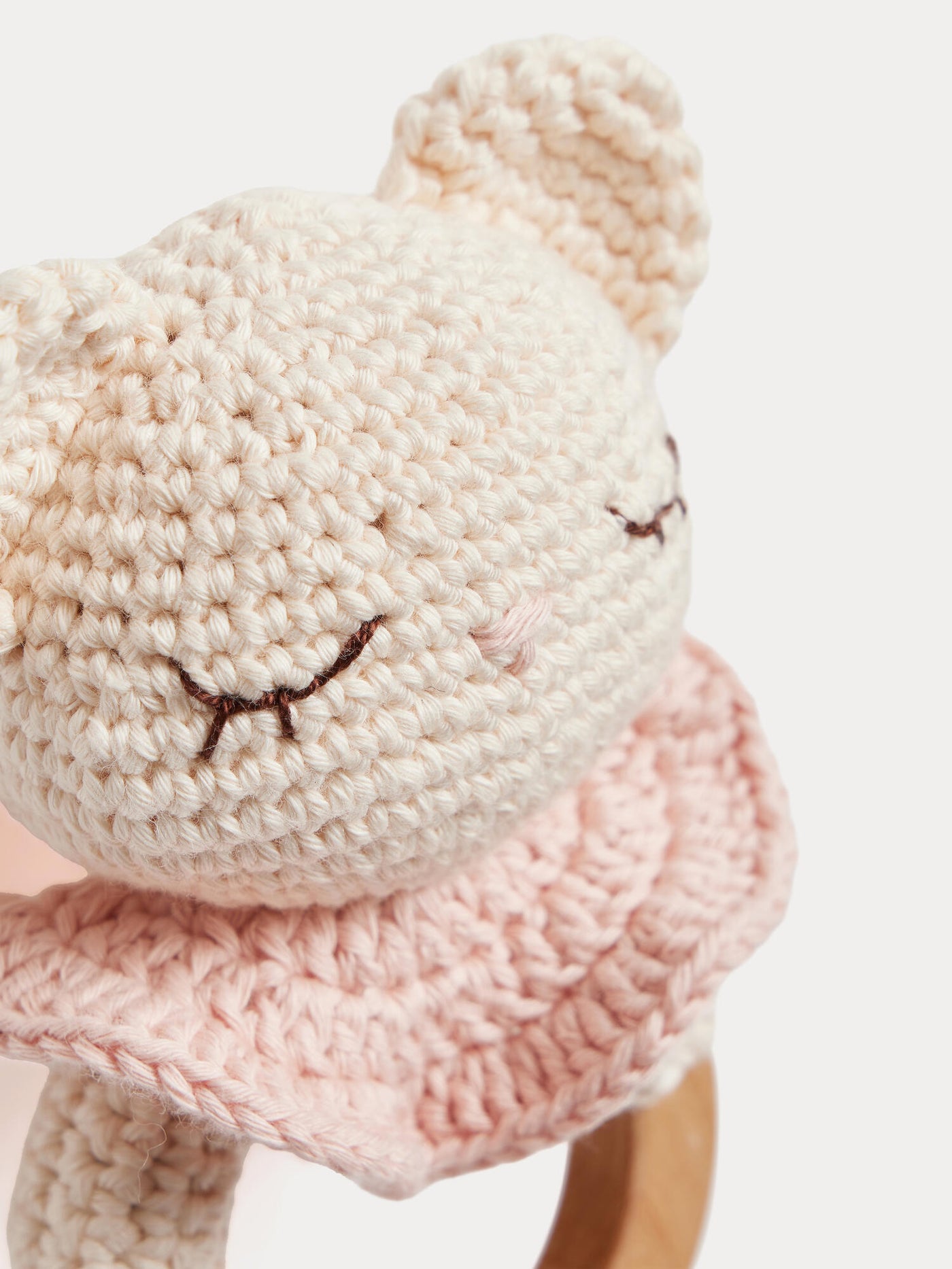 Hochet Mikayla mouton crocheté main en coton biologique