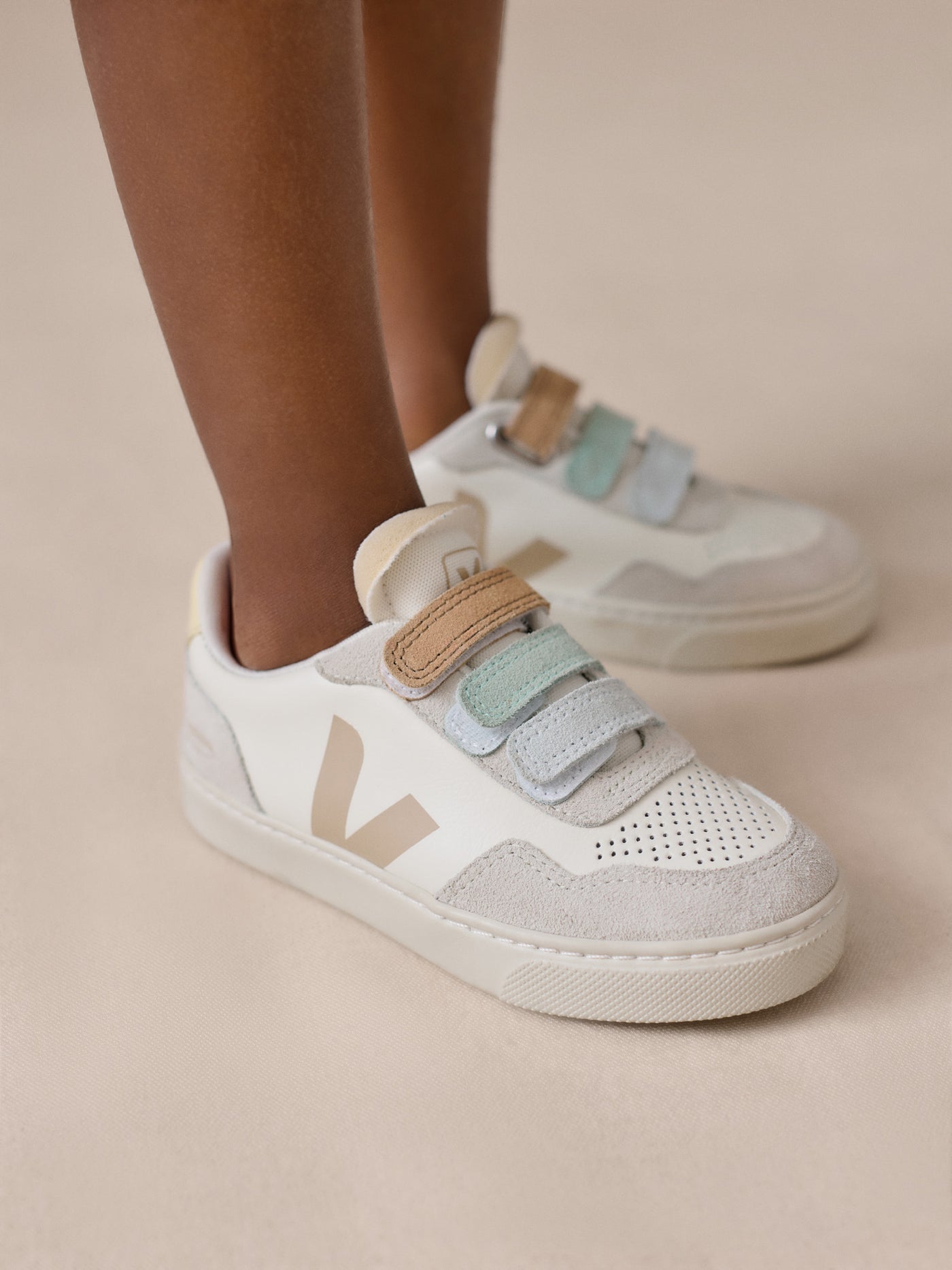 Bonpoint x Veja Weiße Baby-V90-Sneaker